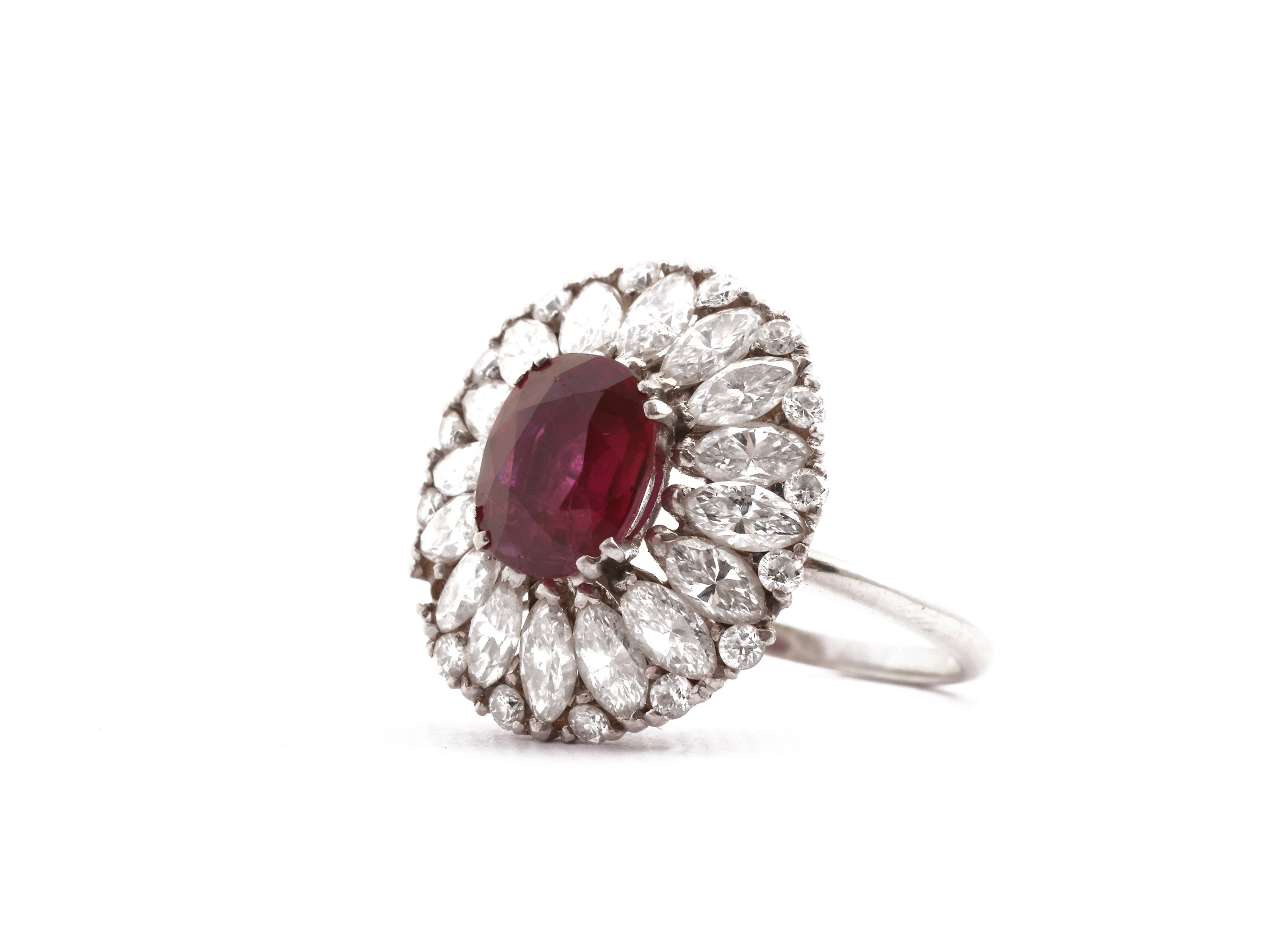 Anello in Oro Bianco con Diamanti e Rubino
