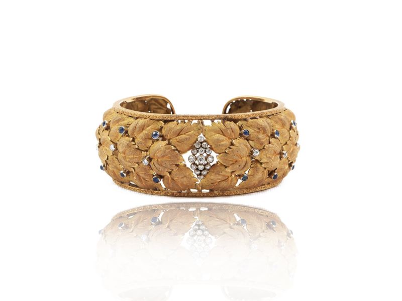 Bracciale Rigido in Oro Giallo con Diamanti e Zaffiri