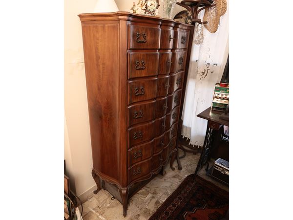 Walnut chest of drawers