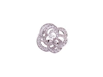 Chanel, Anello 'fil De Camèlia' in Oro Bianco con Diamanti