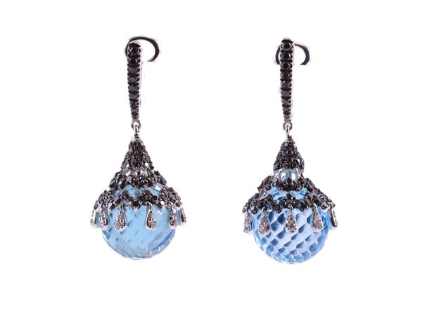 Malvezzi, white gold pendant earrings with colorless diamonds, black diamonds and blue topaz