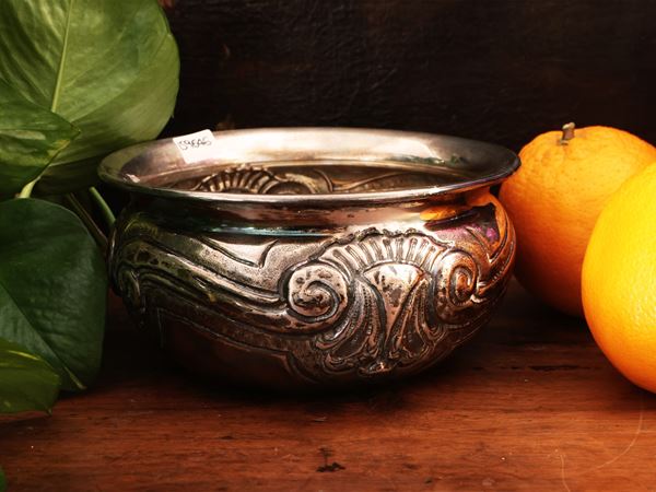 Small silver cachepot
