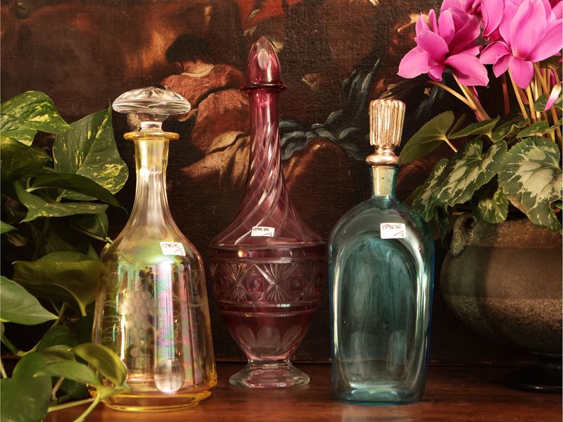 Tre Bottiglie da Liquore in Vetro e Cristallo da Collezione