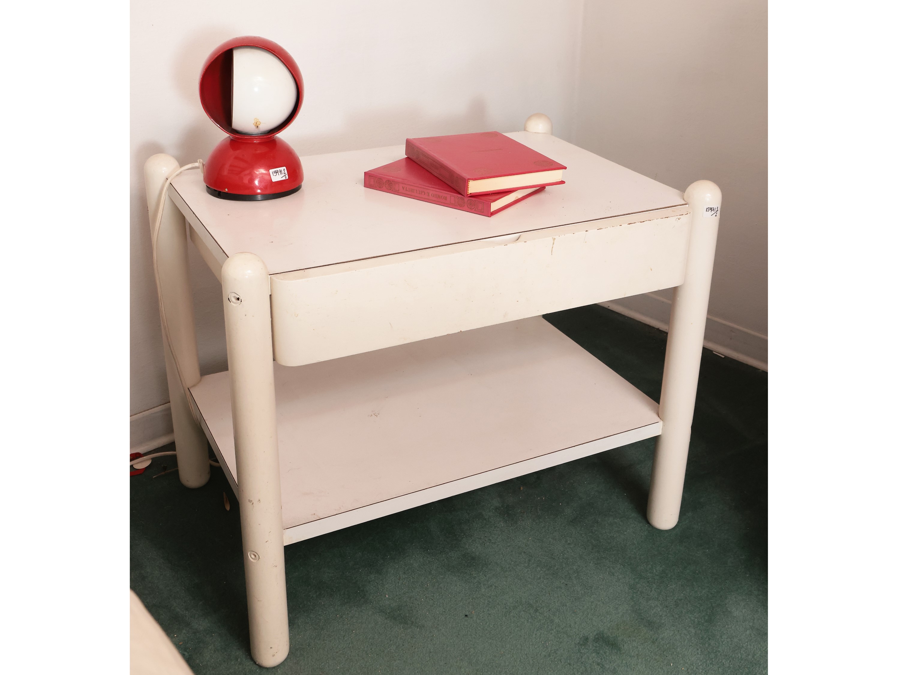 Coppia di Comodini in Legno Laccato Bianco, Poltronova