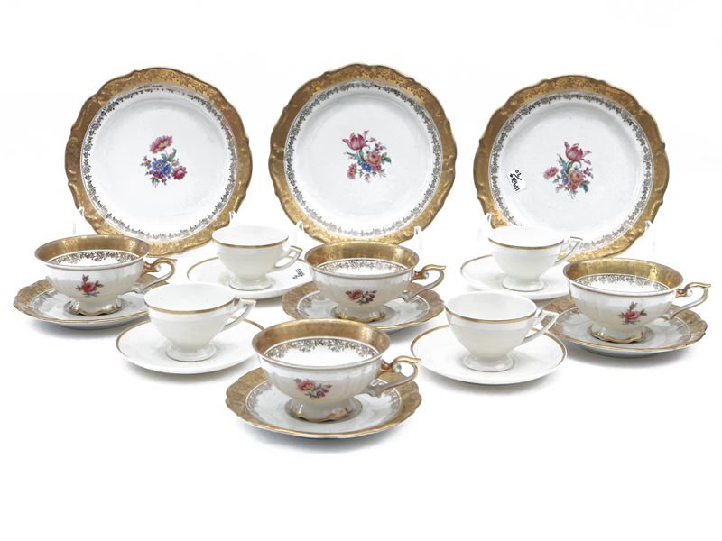 Assortimento di Tazze da Tè e Caffè in Porcellana