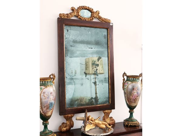 Small mirror in soft and gilded wood