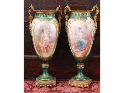 Coppia di Vasi in Porcellana e Bronzo Dorato, Sevres