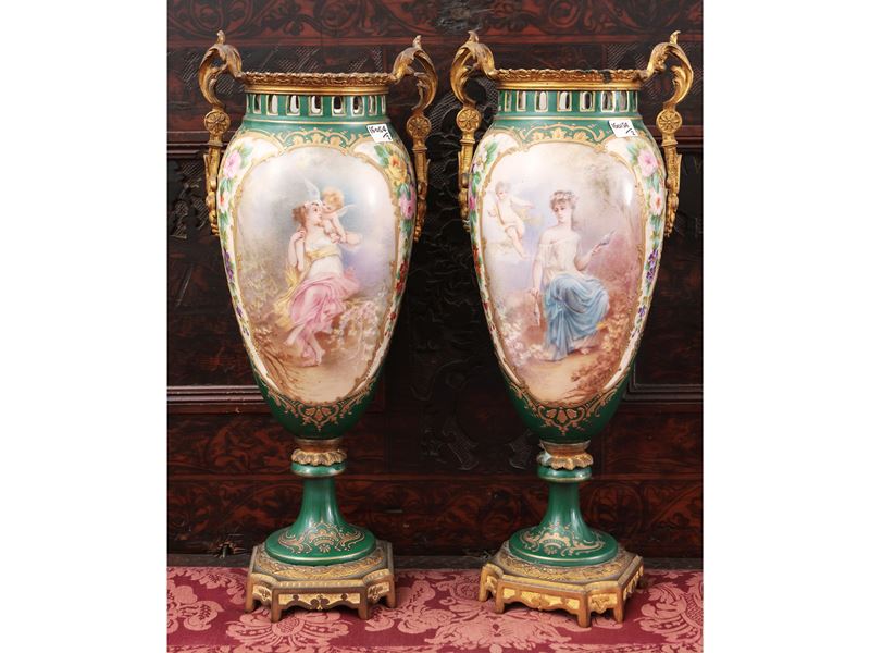 Coppia di Vasi in Porcellana e Bronzo Dorato, Sevres