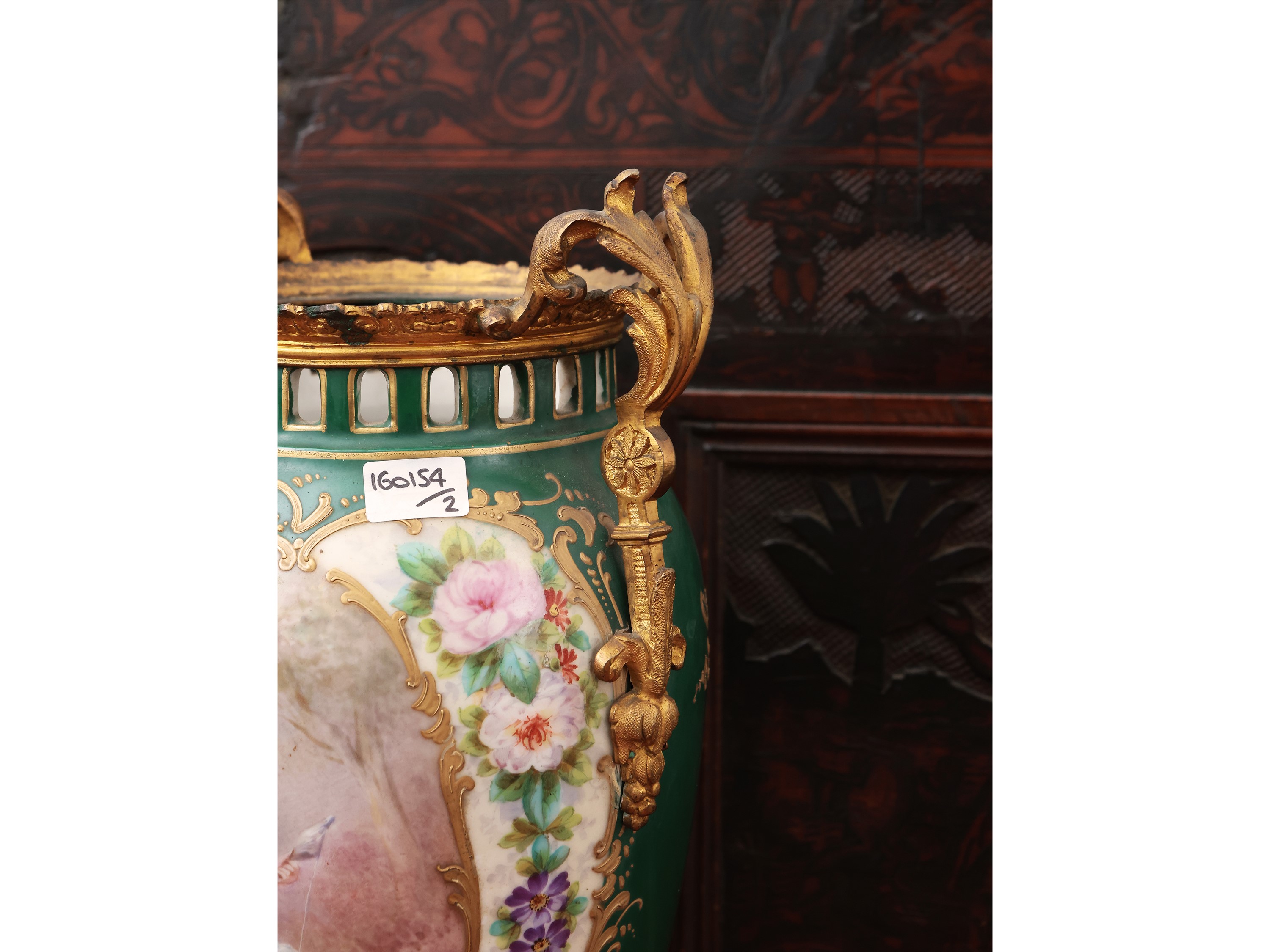 Coppia di Vasi in Porcellana e Bronzo Dorato, Sevres