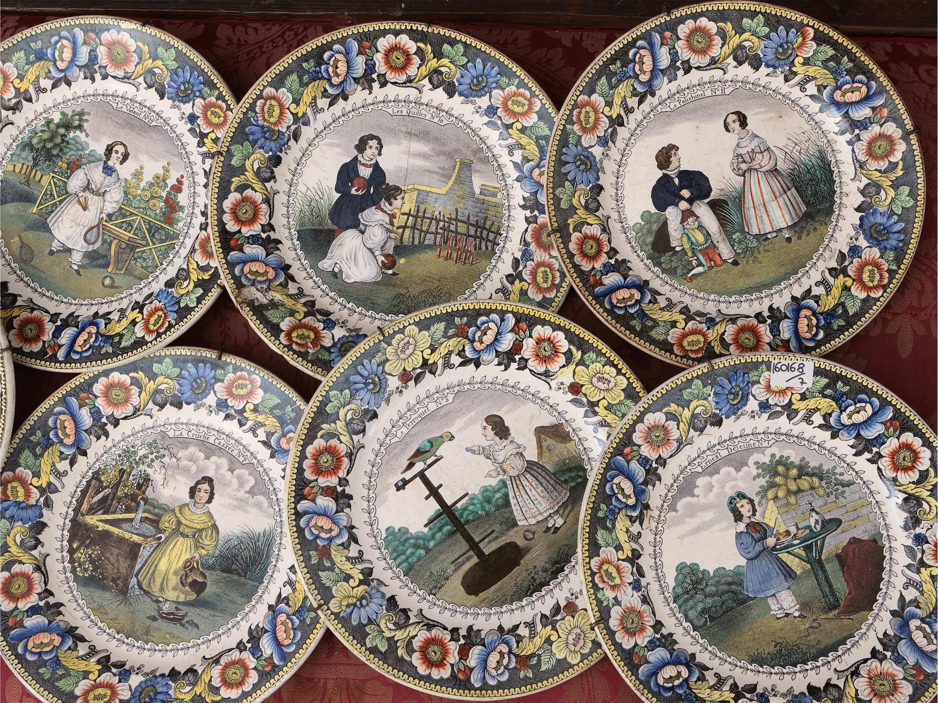 Serie di Sei Piatti Decorativi in Terraglia, Manifattura di Creil