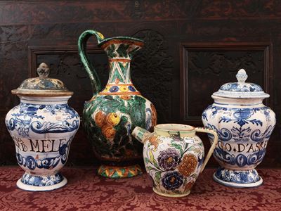 Lotto di Accessori in Ceramica e Maiolica