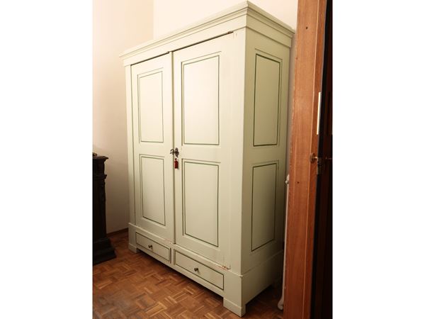 White lacquered wooden wardrobe