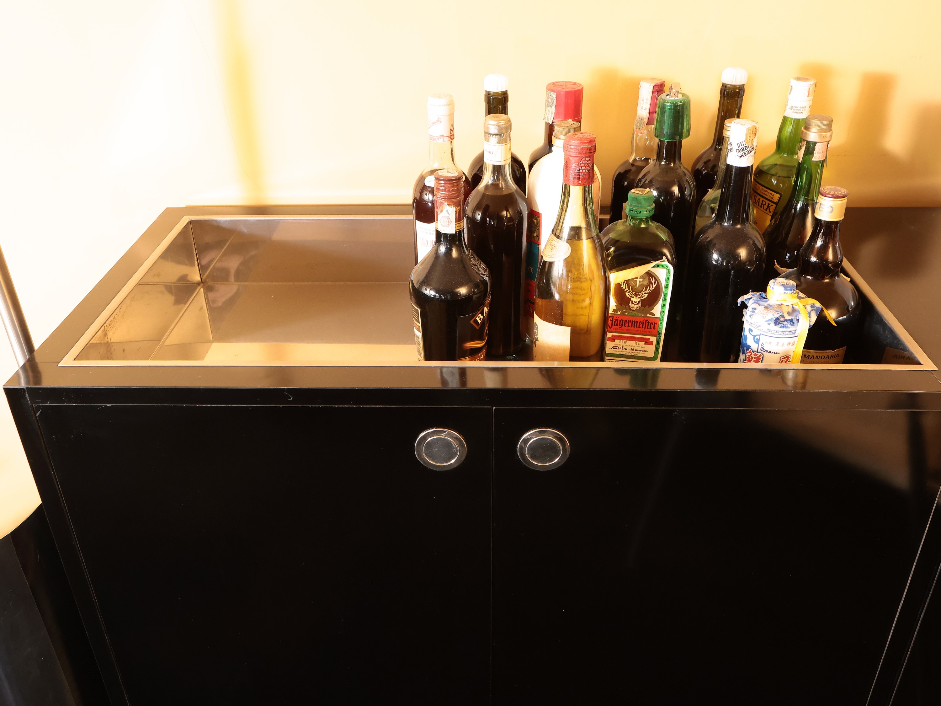 Mobile Bar in Laminato Nero e Acciaio