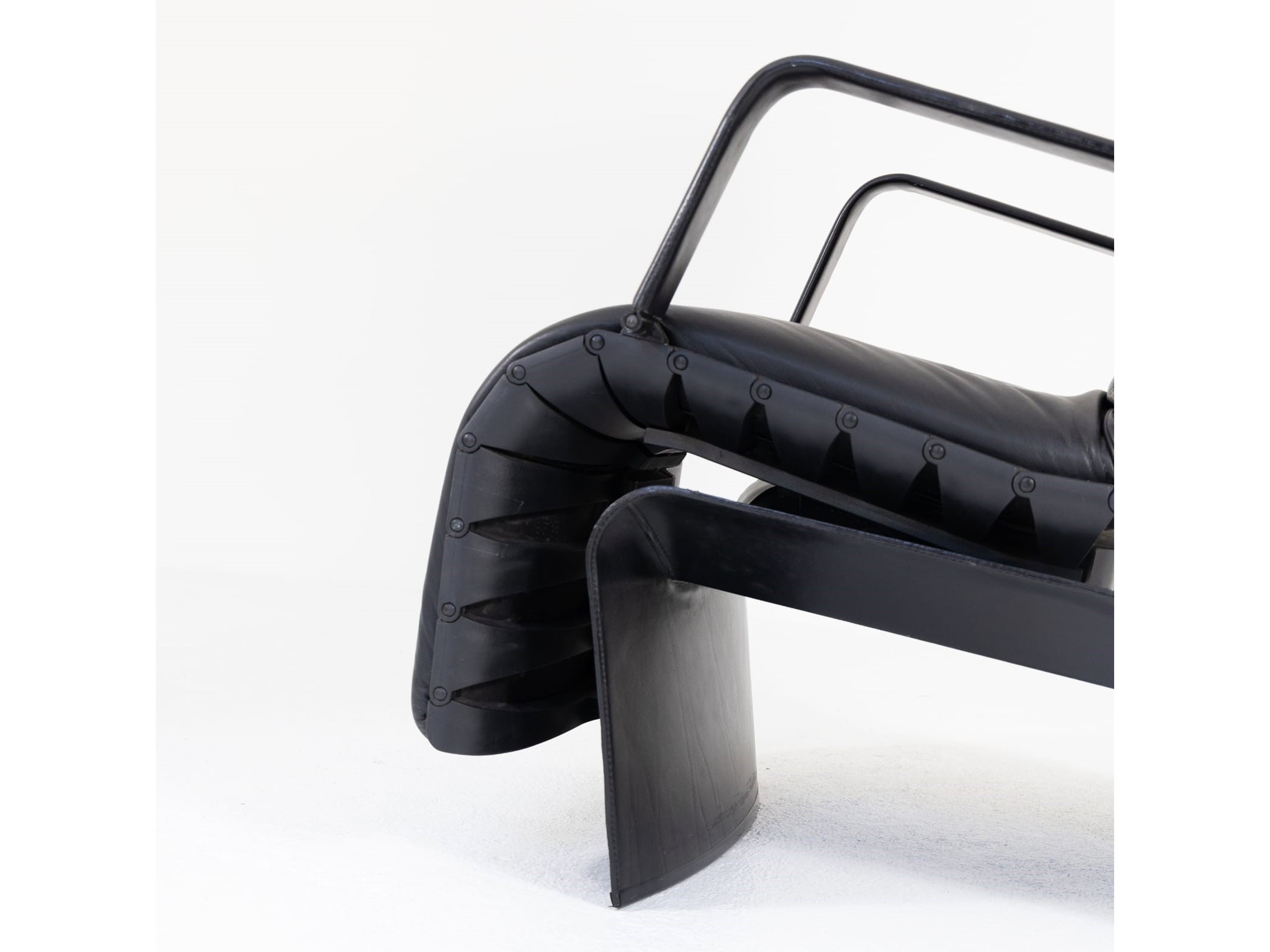Poltrona Chaise Longue Frau Modello Antropovarius, di Ferdinand Porsche