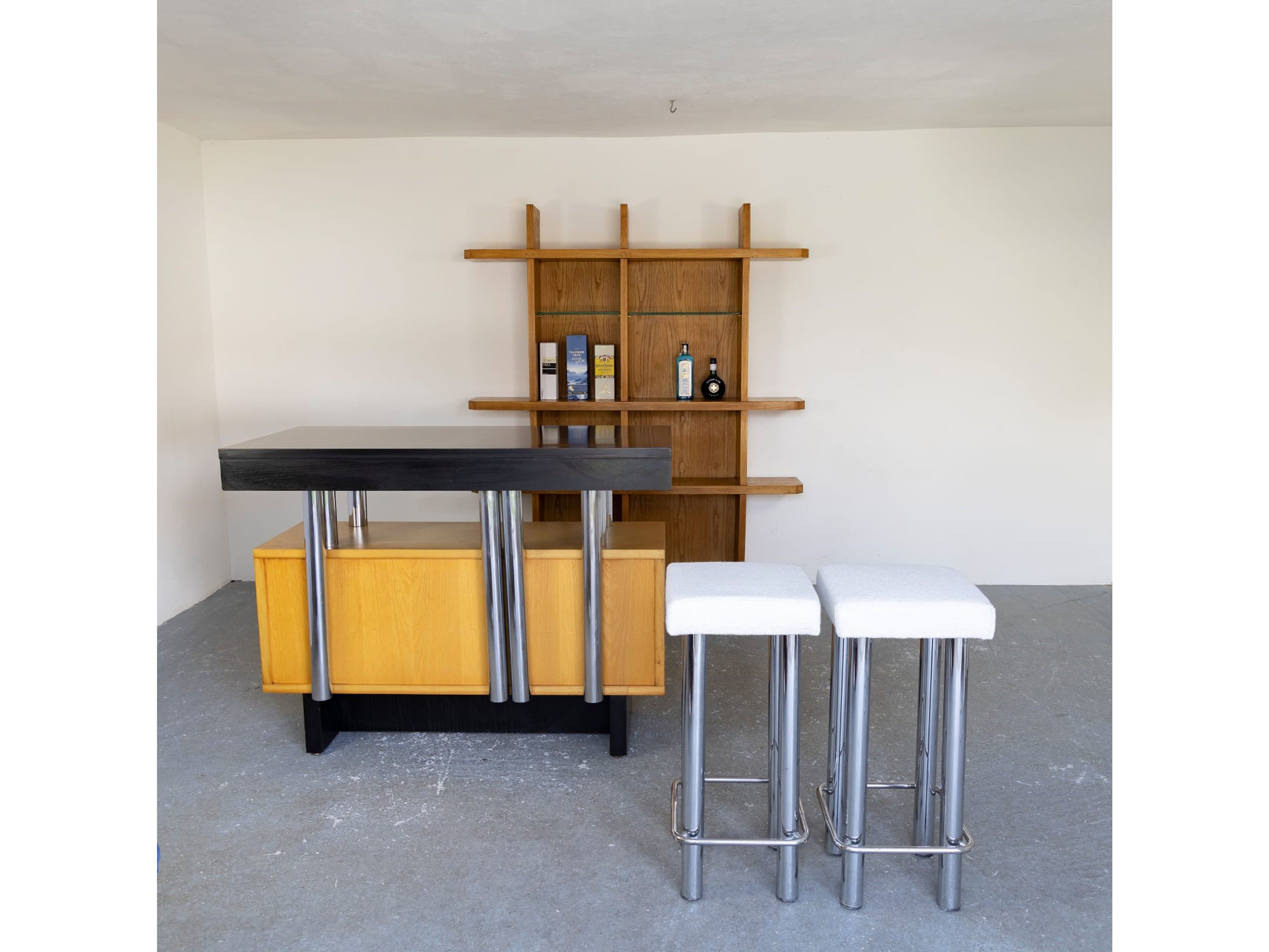 Mobile Bar in Frassino con Due Sgabelli in Cromo