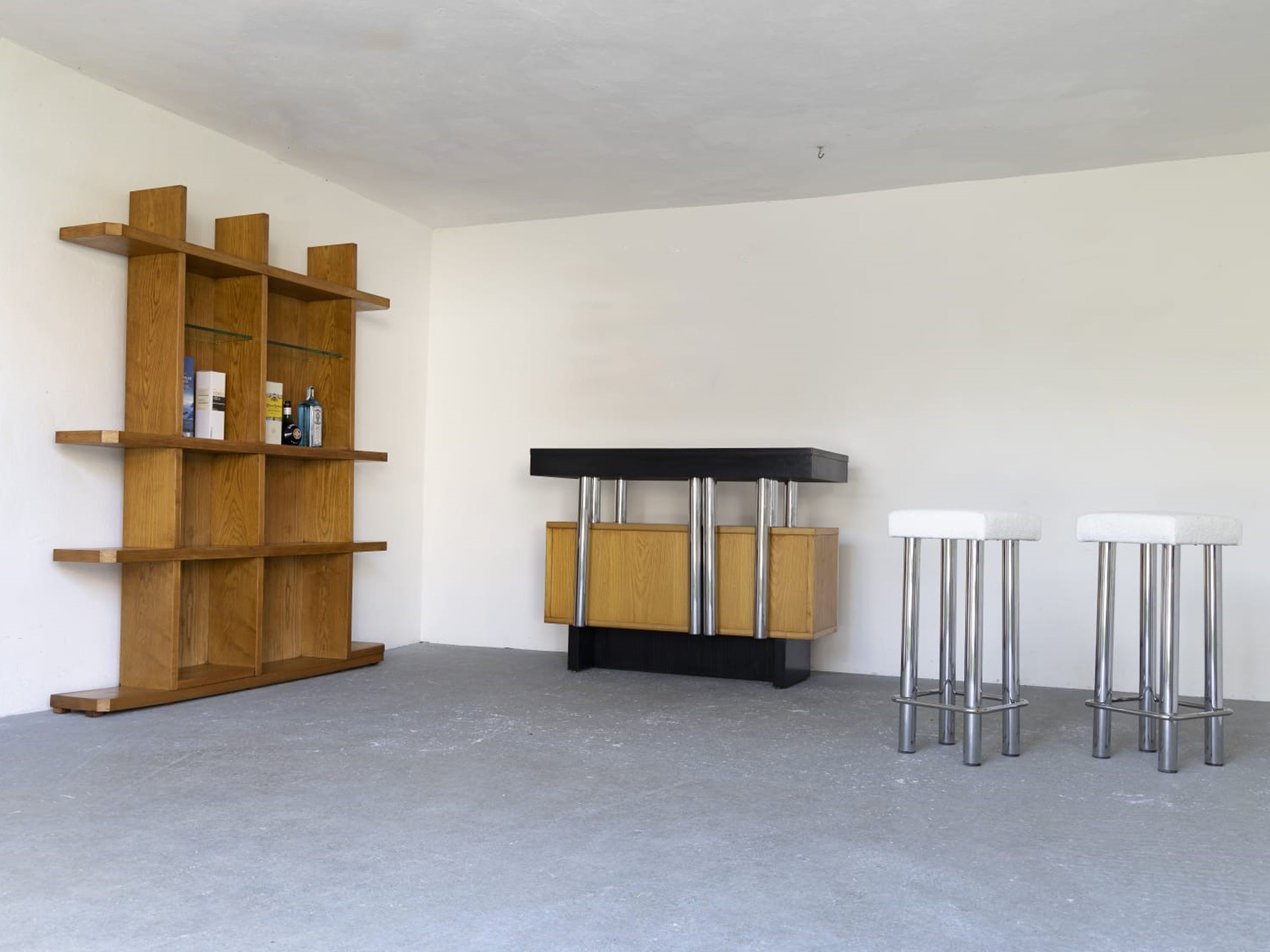 Mobile Bar in Frassino con Due Sgabelli in Cromo