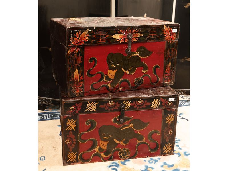 Coppia di Bauletti Orientali in Legno Laccato