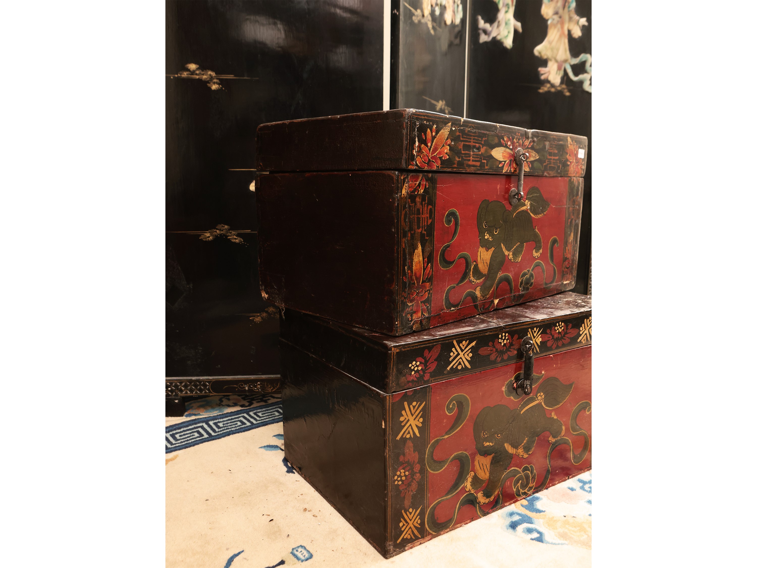 Coppia di Bauletti Orientali in Legno Laccato
