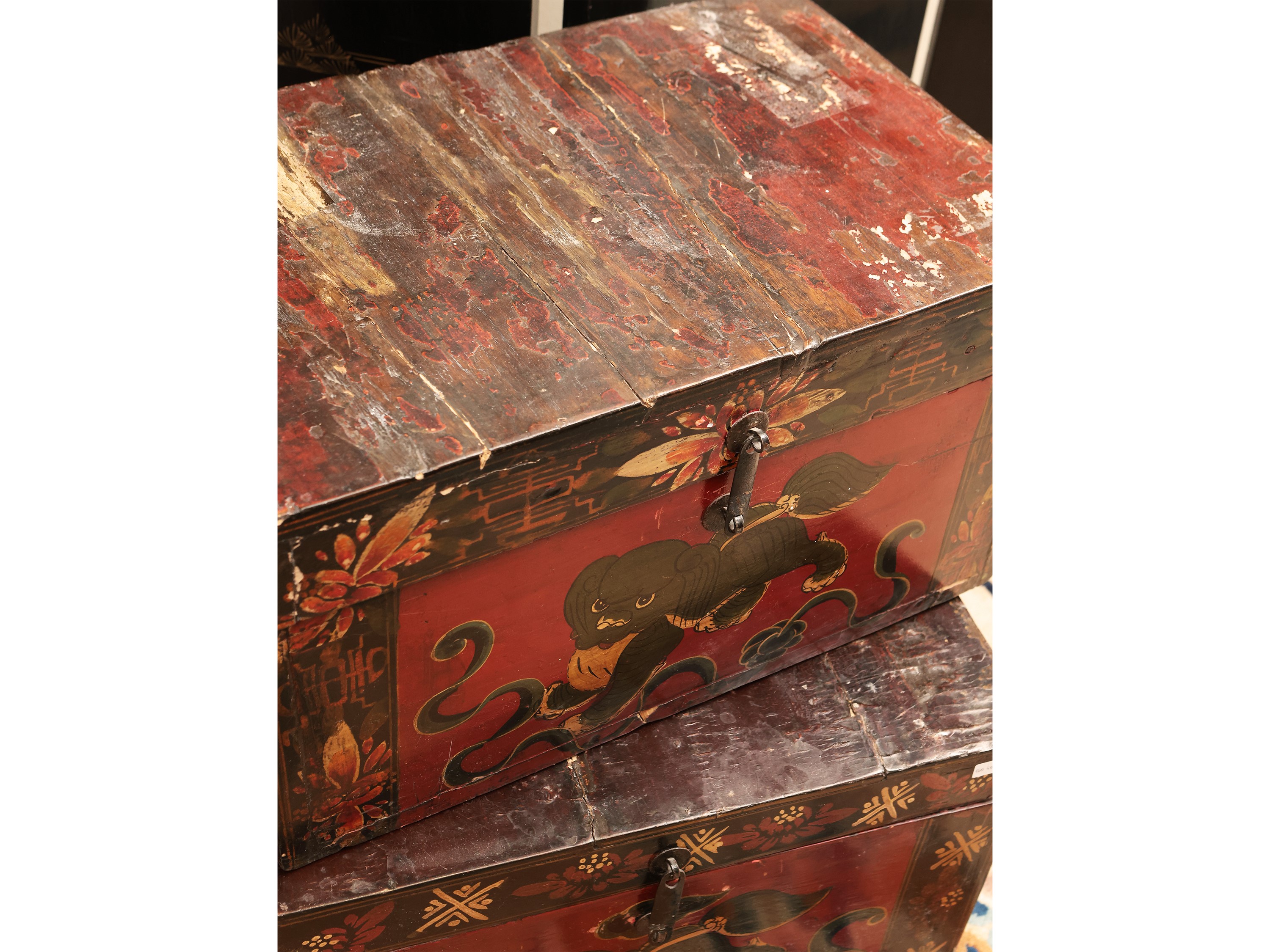 Coppia di Bauletti Orientali in Legno Laccato