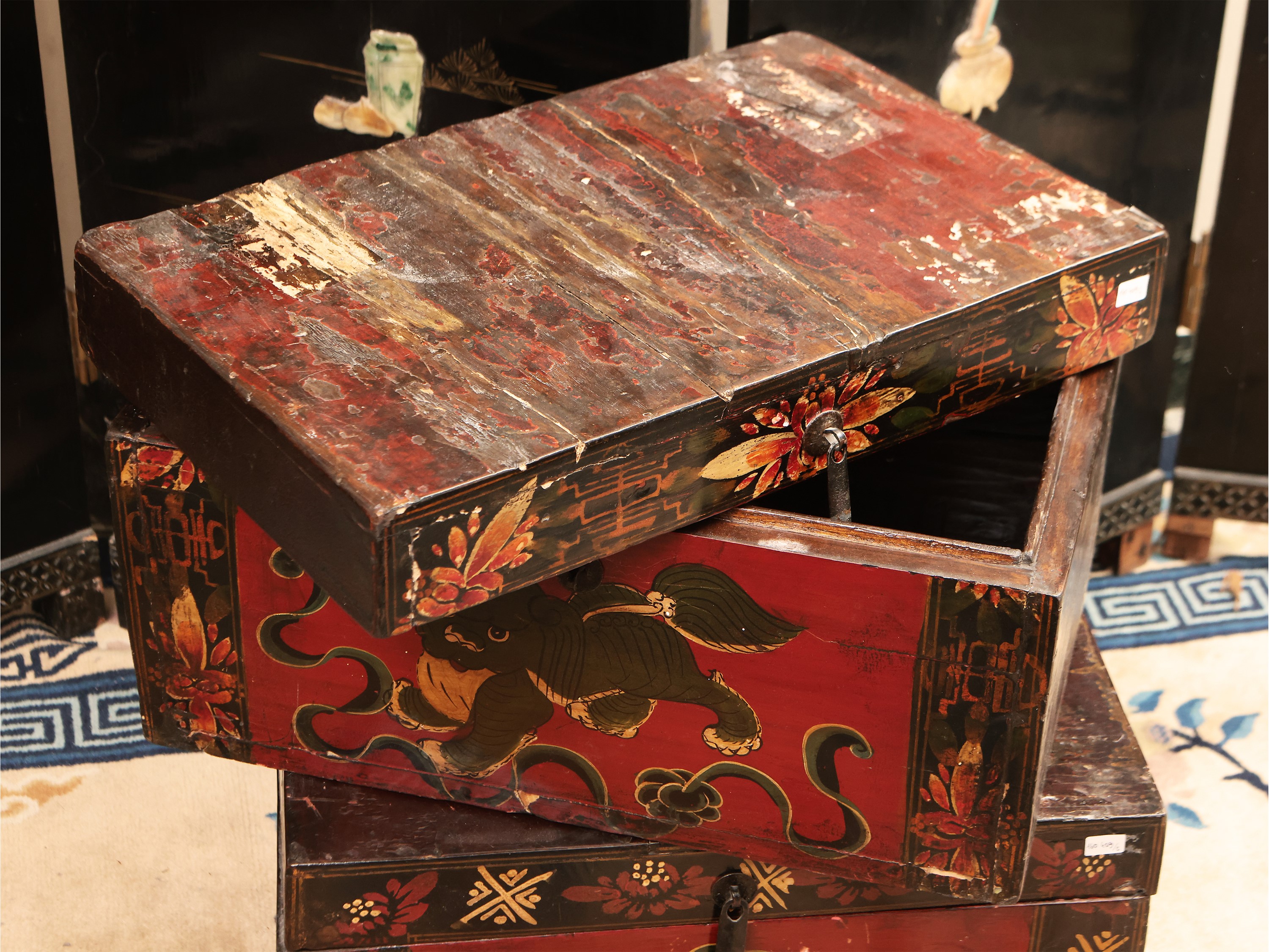 Coppia di Bauletti Orientali in Legno Laccato