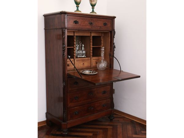 Secretaire veneered in walnut briar and walnut