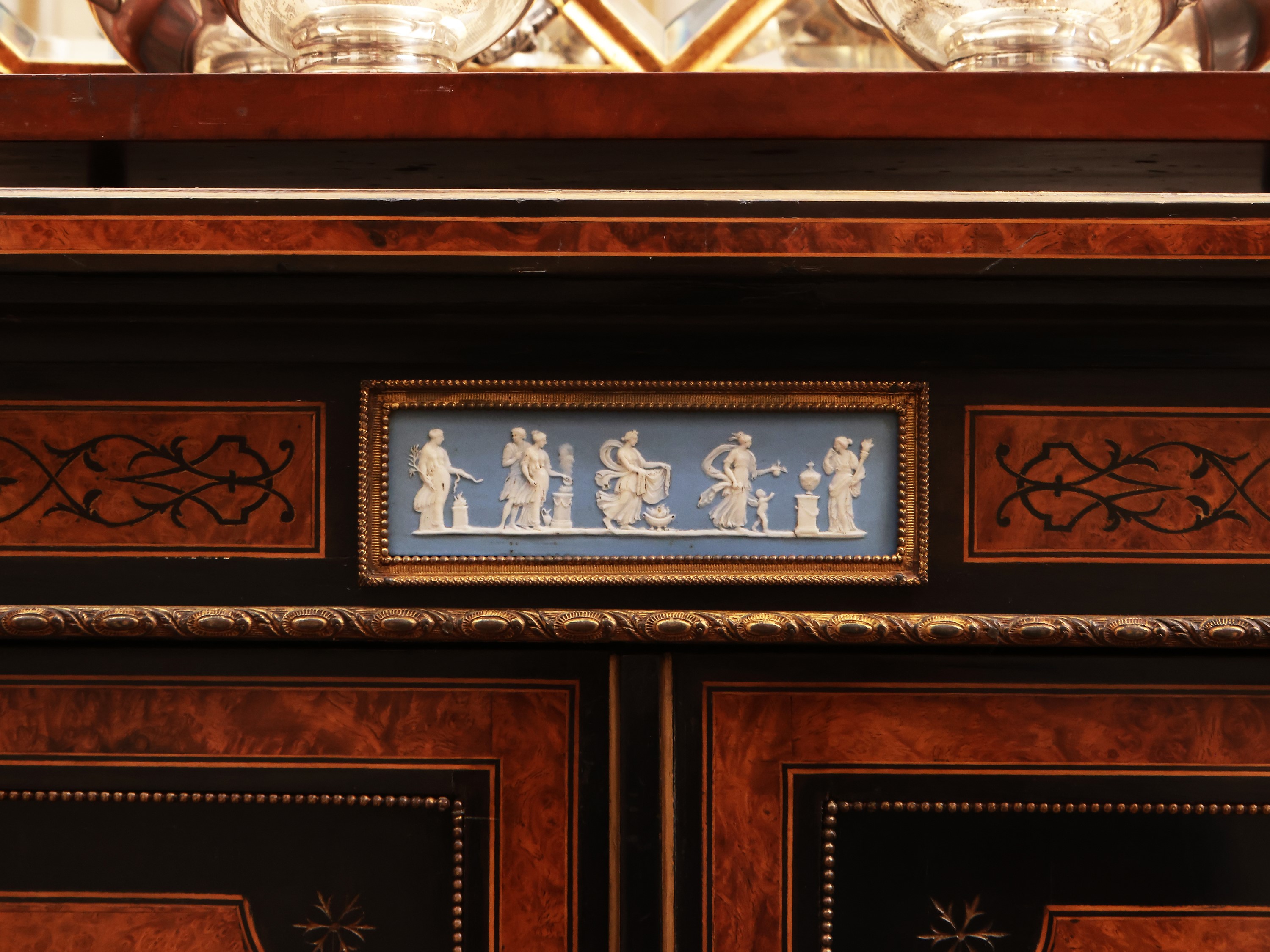 Credenza Impiallacciata in Radica di Noce e Legno Ebanizzato