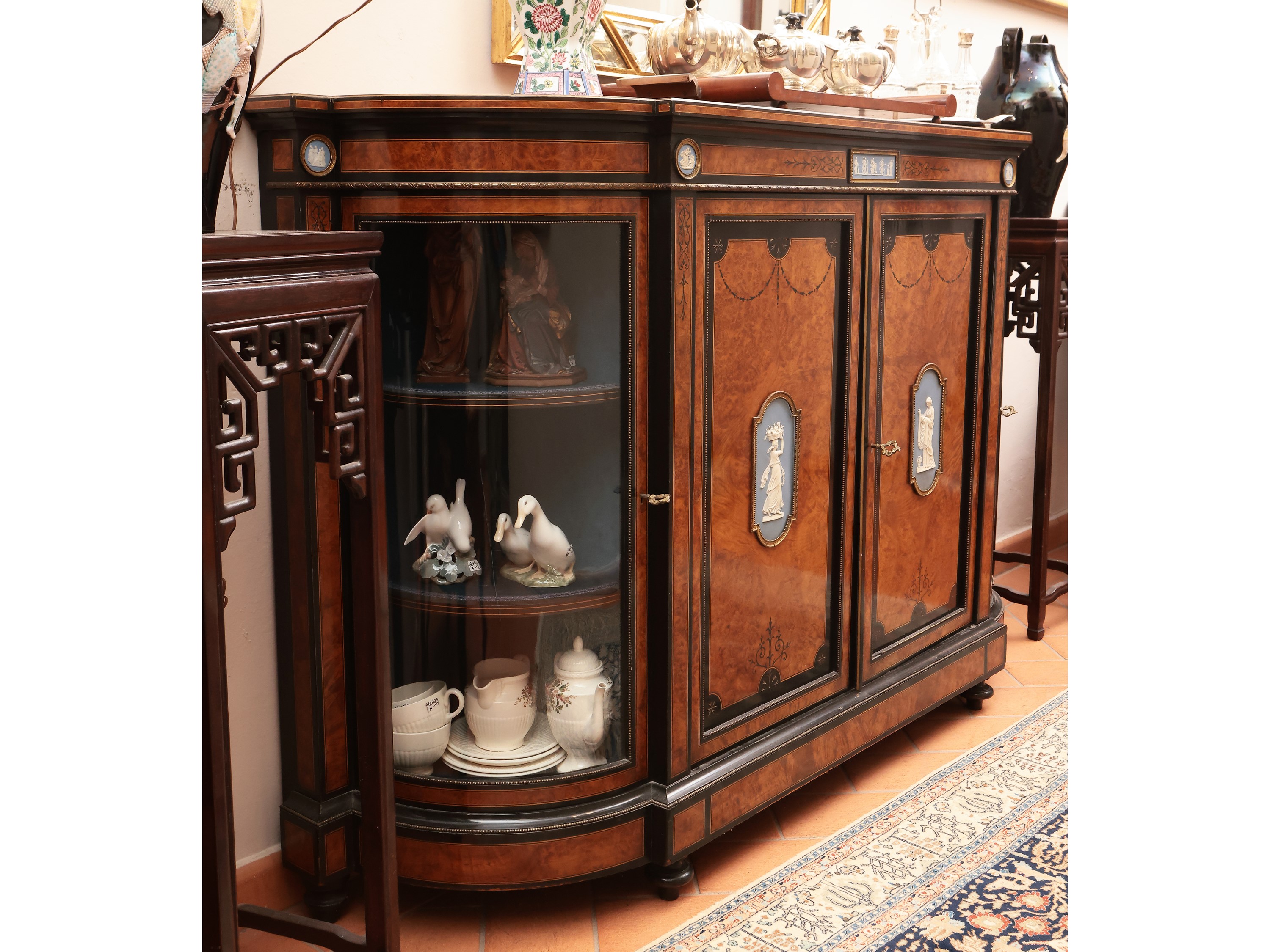 Credenza Impiallacciata in Radica di Noce e Legno Ebanizzato