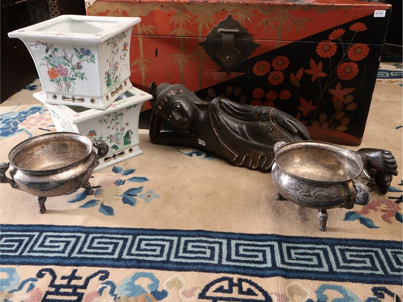 Assortimento di Curiosità Orientali