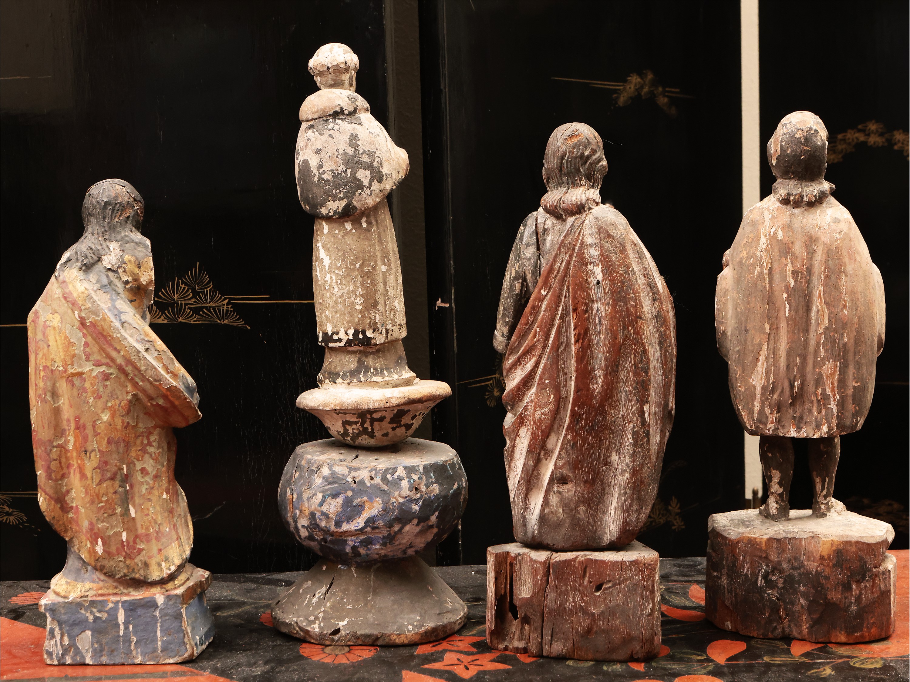 Quattro Figure Lignee, Probabile Arte Orientale