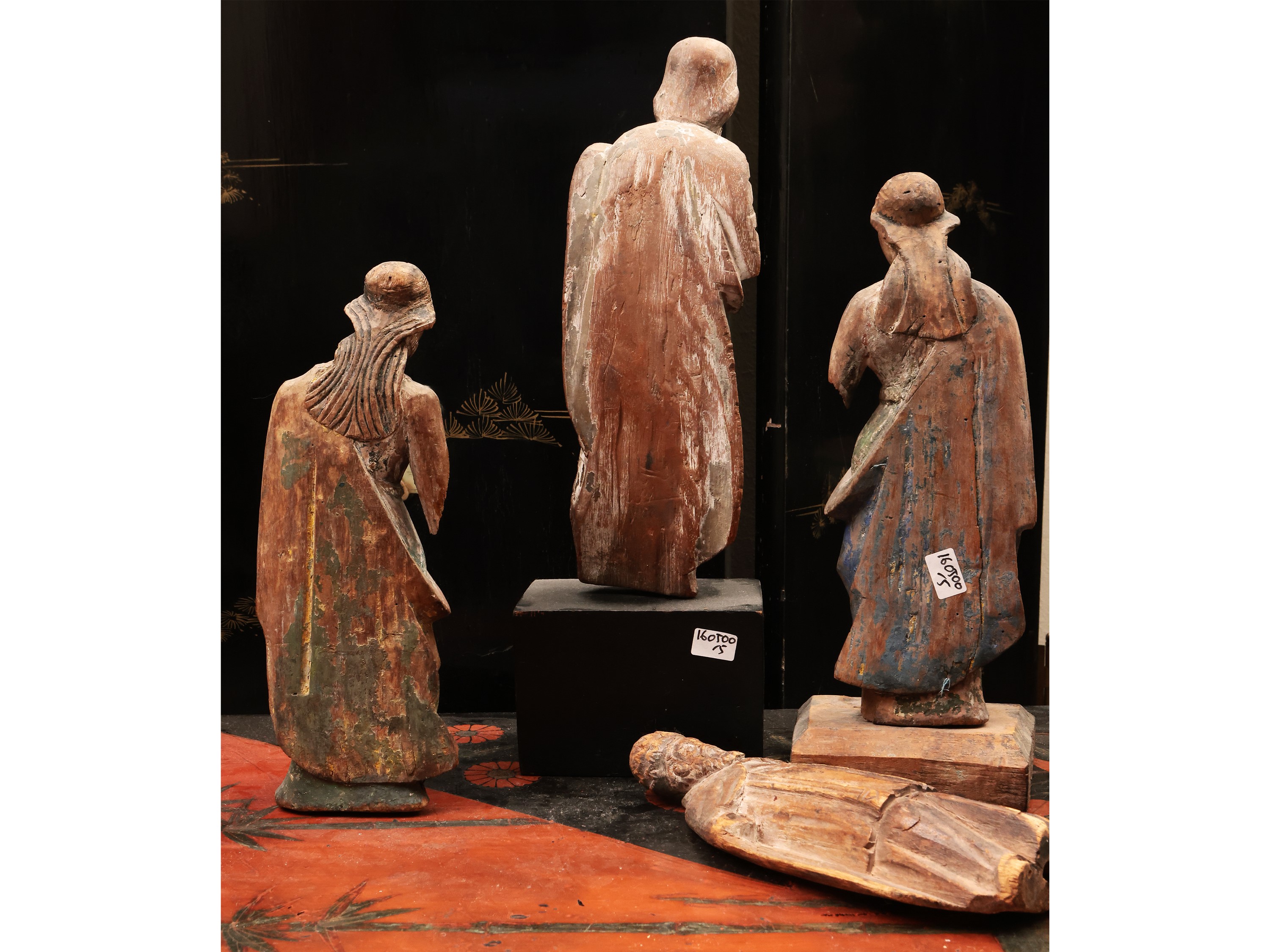 Cinque Figure Lignee, Probabile Arte Orientale