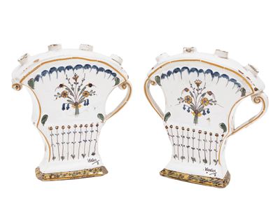 Coppia di Fioriere a Ventaglio in Ceramica Smaltata