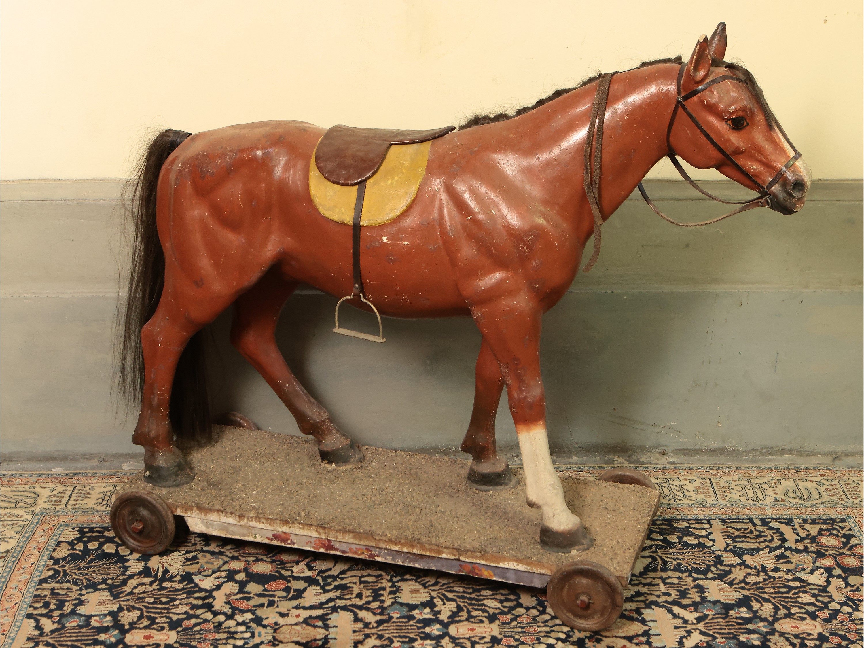 Cavallino giocattolo in cartapesta prima meta del XX secolo Asta L arte di arredare Maison Bibelot Casa d Aste Firenze Milano