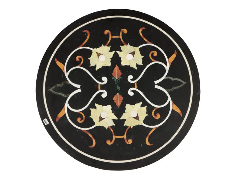 Piano Circolare in Commesso di Marmi e Pietre Dure