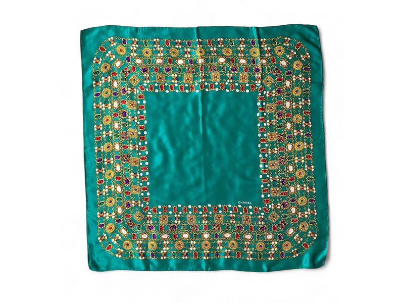 Chanel, Due Foulard in Seta