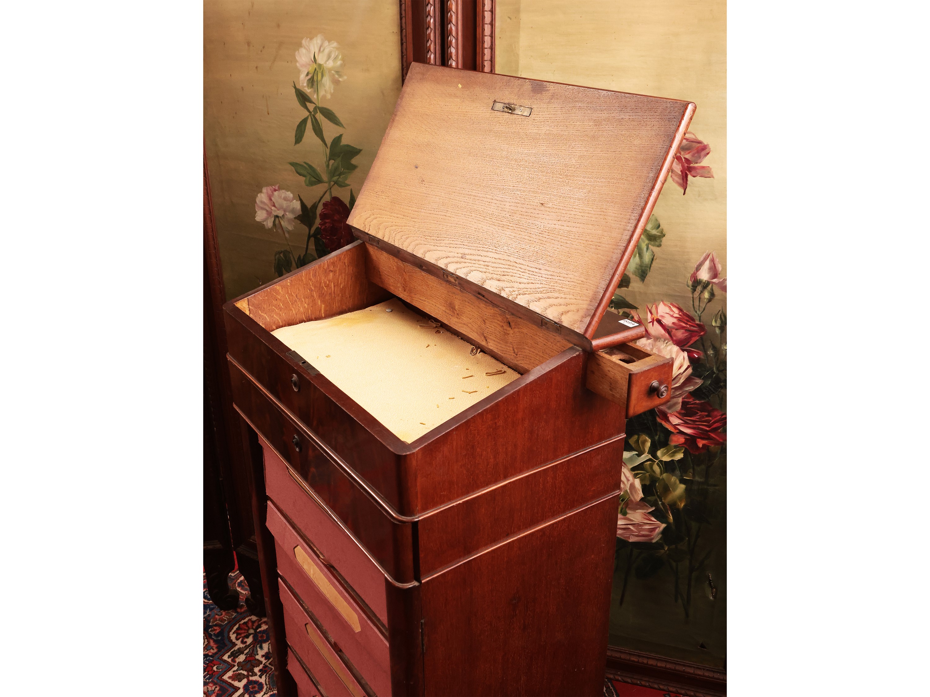 Scrivimpiedi impiallacciato in piuma di mogano