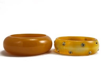 Due Bracciali Rigidi in Bachelite