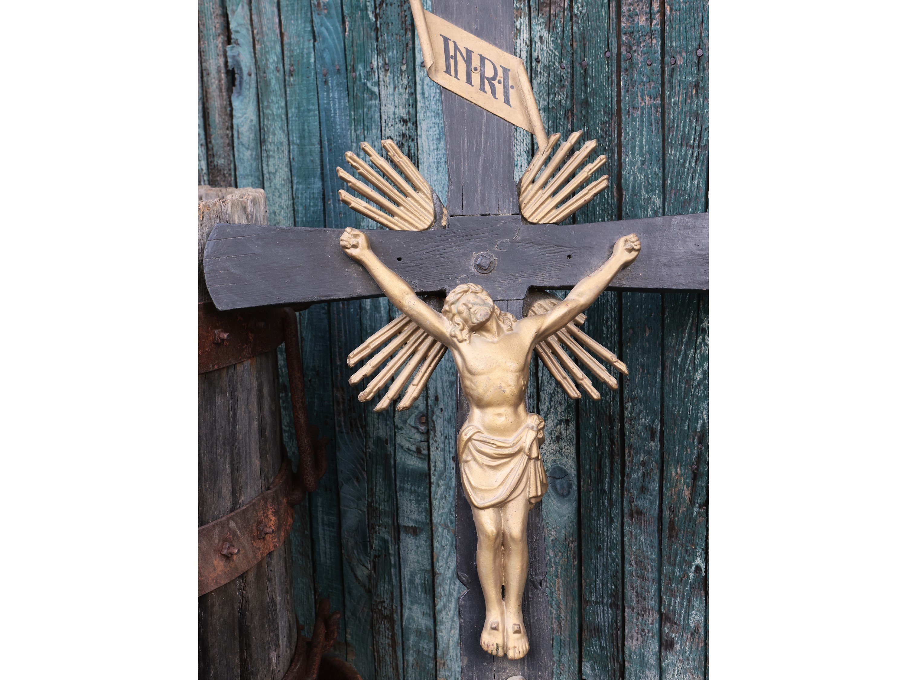 Crocifisso in legno ebanizzato e dorato