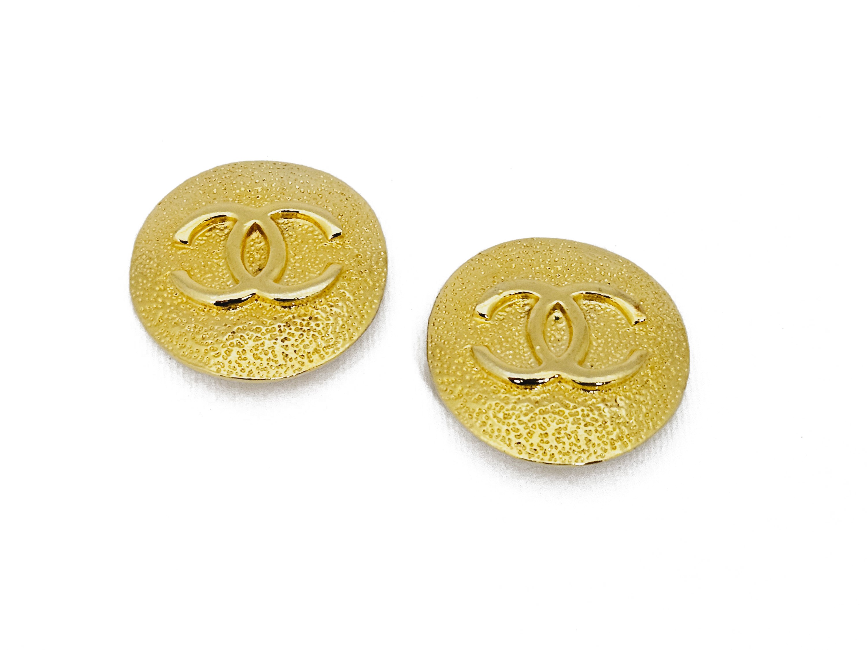 Chanel, Orecchini a Bottone con Logo CC