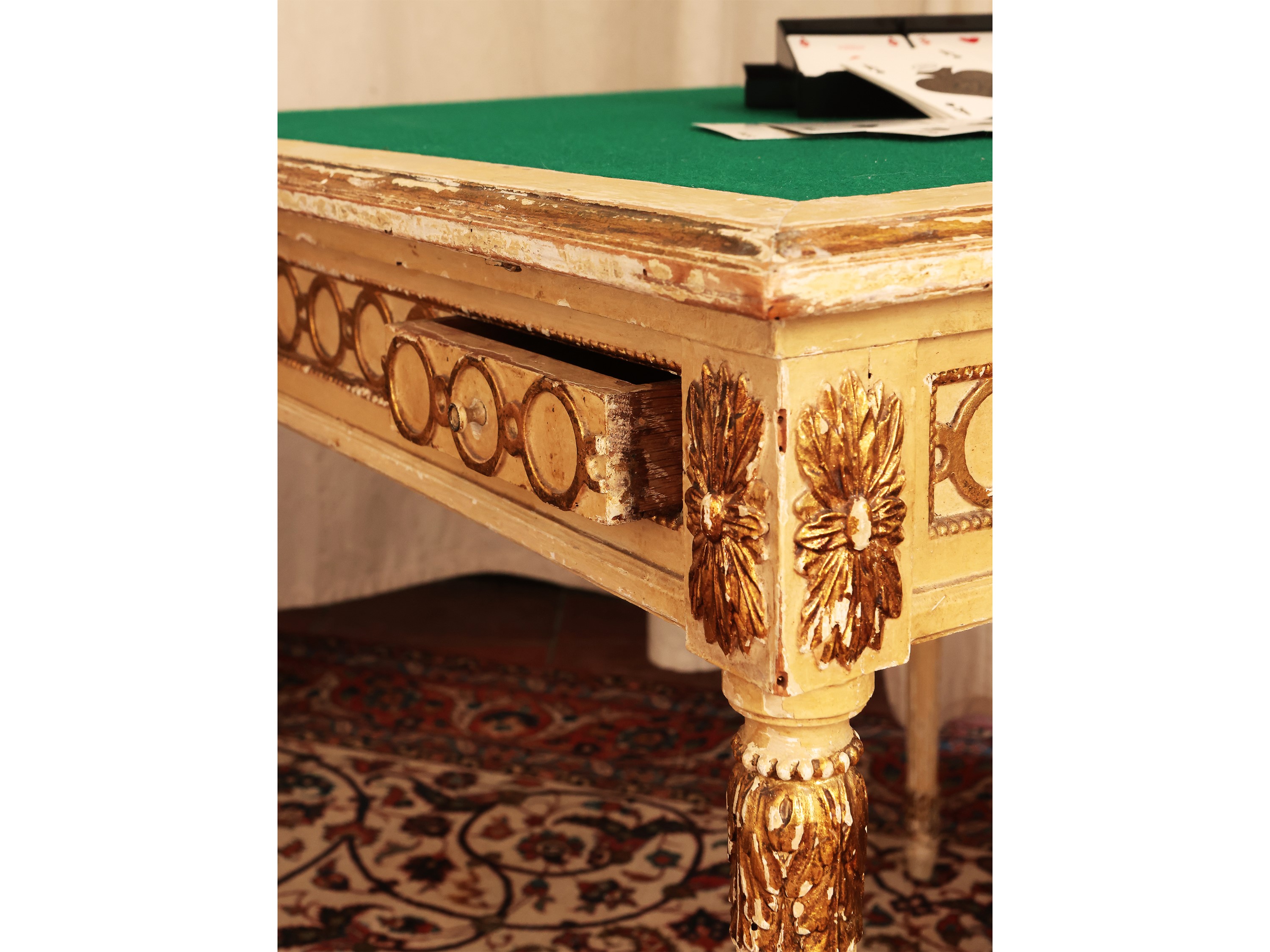 Tavolino da Gioco in Legno Laccato Bianco e Dorato