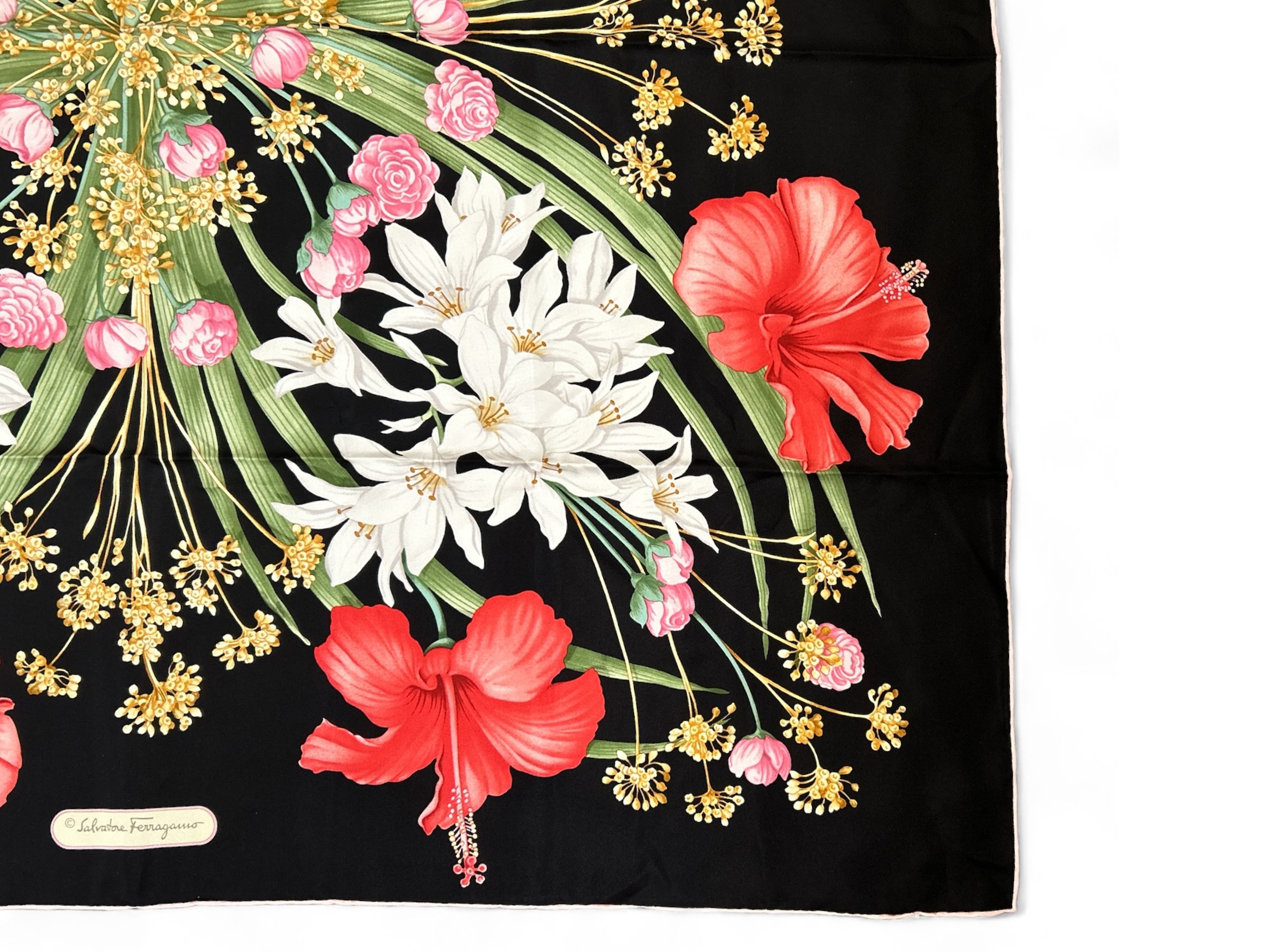 Salvatore Ferragamo, Foulard in Seta