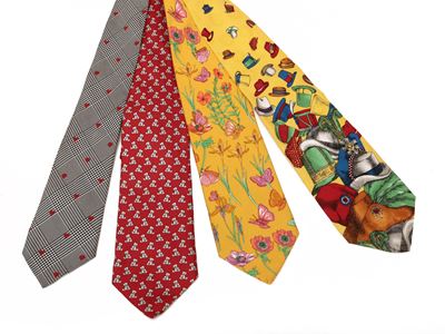 Quattro Cravatte in Seta, Kenzo, Moschino, Valentino e Fornasetti