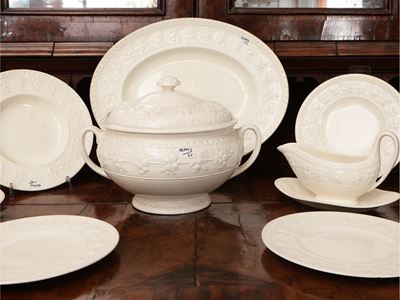 Assortimento di Piatti in Terraglia, Wedgwood Etruria & Barleston