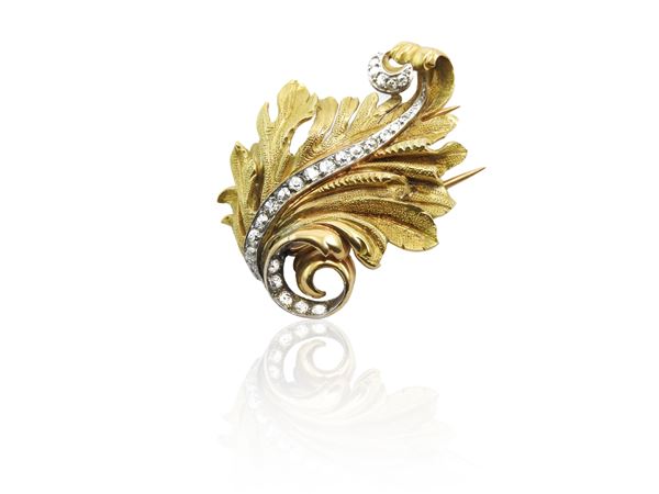 Spilla in oro giallo e platino con diamanti
