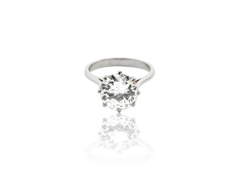 Anello Solitario in Oro Bianco con Diamante