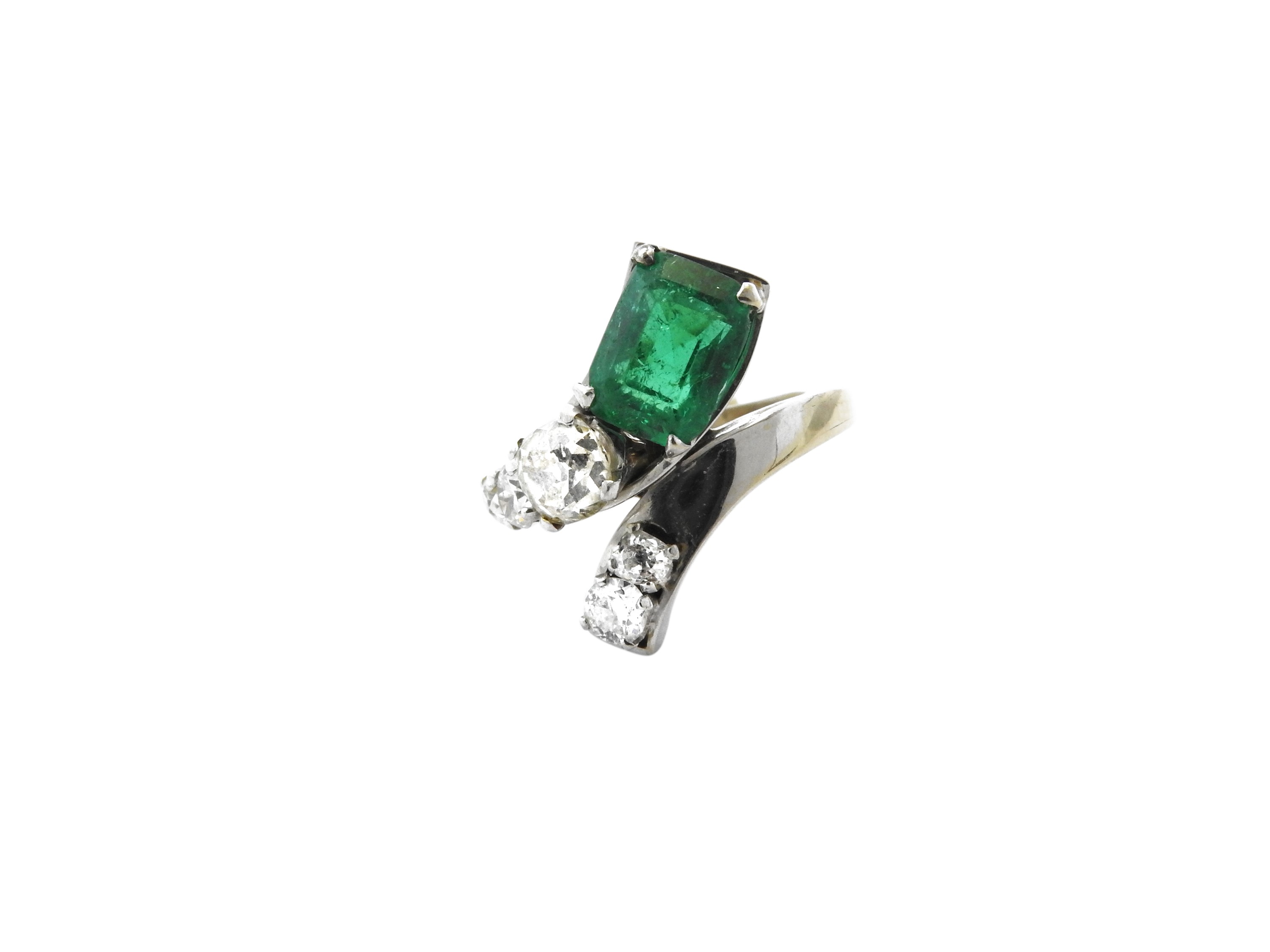 Anello in Oro Bianco con Diamanti e Smeraldo