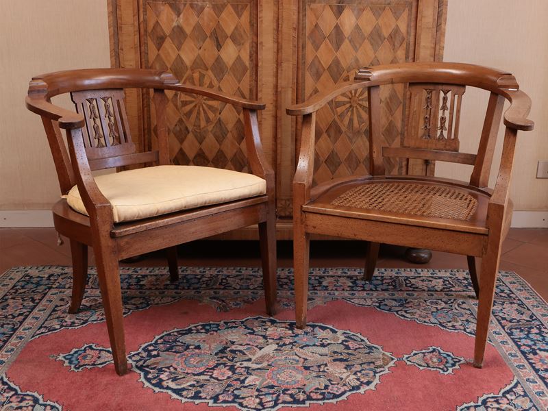 Coppia di Poltroncine a Pozzetto in Noce