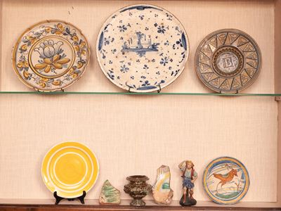 Cinque Piatti in Maiolica