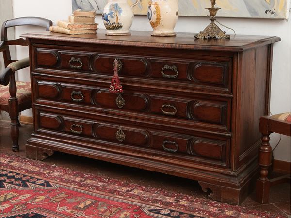 Walnut chest of drawers