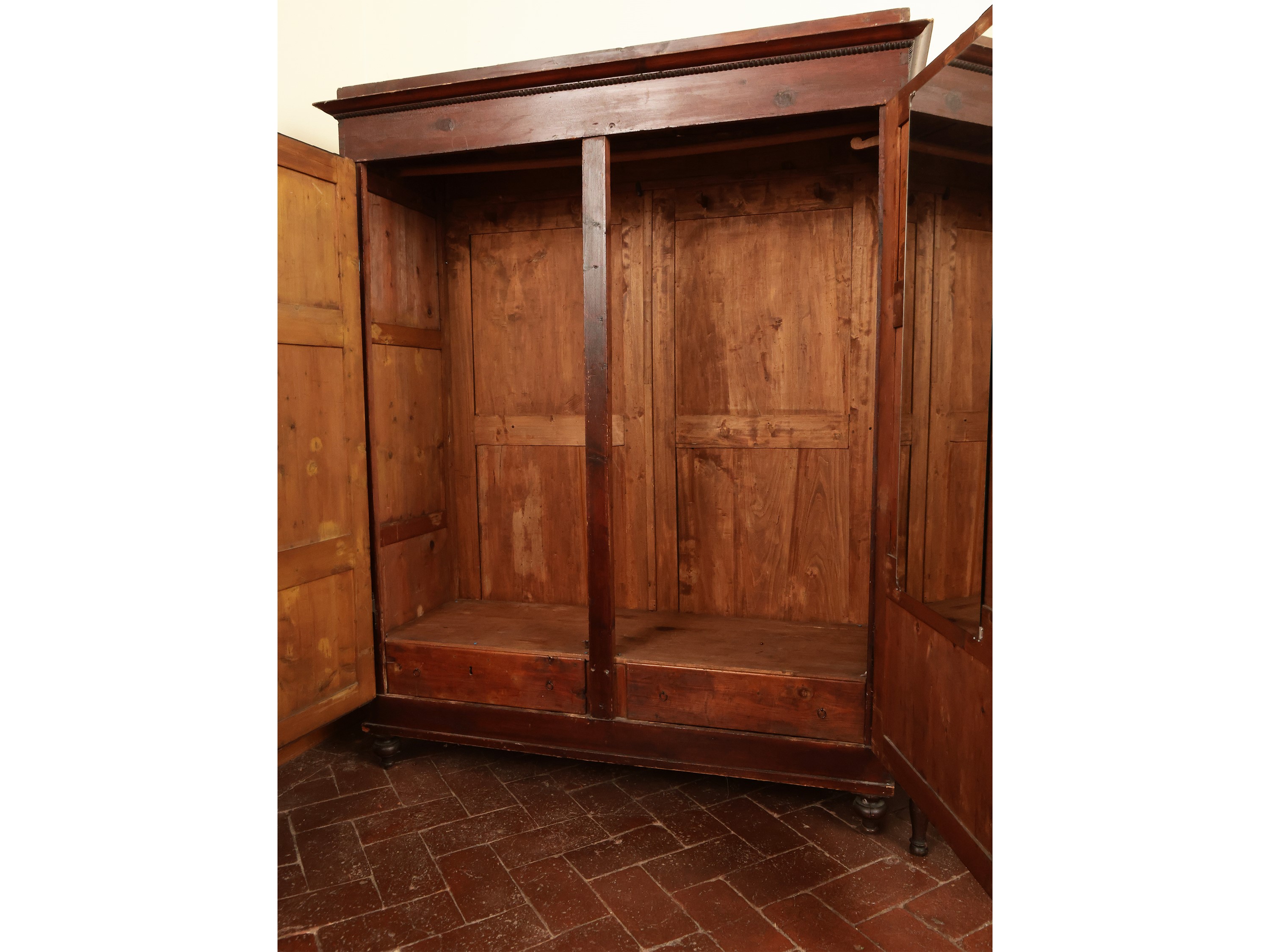 Armadio in Legno Tenero