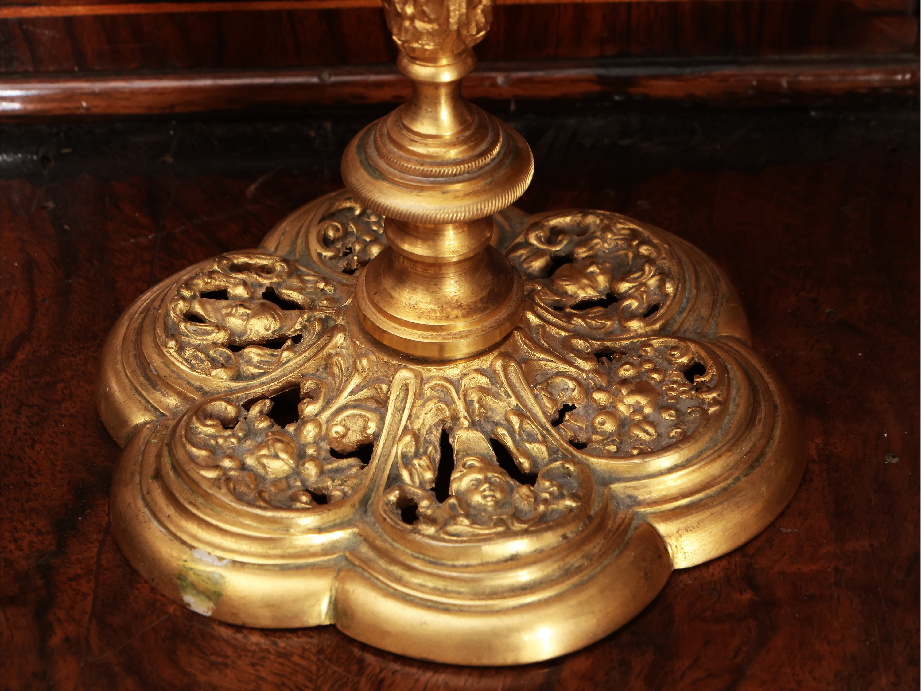 Coppia di Candelieri in Bronzo Dorato